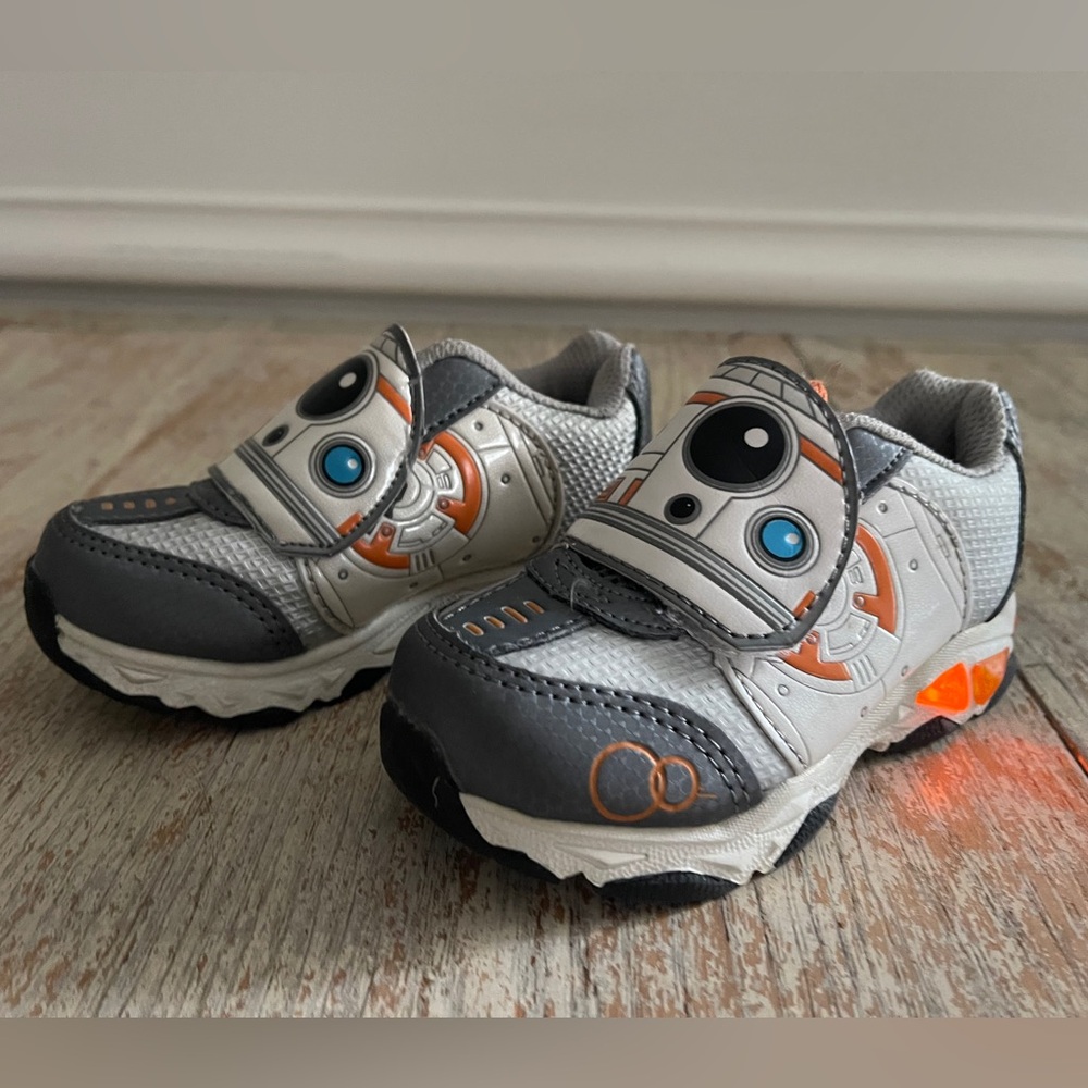 Star Wars BB8 Kids Light Up Sneakers Size Toddler 7 Hook & Loop Easy On Shoes
